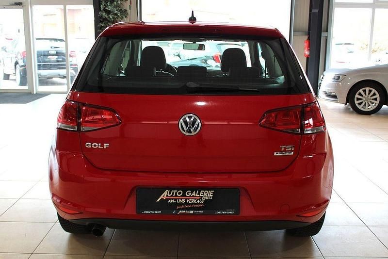 Gebraucht VW Golf VII 110 PS (80 kW) 2016 Tornadorot Kleinwagen
