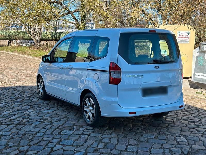 Gebraucht Ford Tourneo Courier 85 PS (62 kW) 2016 Weiß Van / Kleinbus