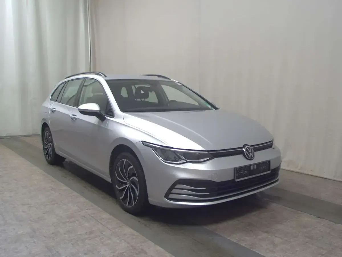 Gebraucht VW Golf VII Life 150 PS (110 kW) 2021 Reflexsilber metallic Kleinwagen