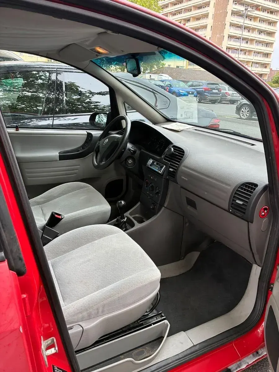 Gebraucht Opel Zafira Comfort 101 PS (74 kW) 2002 Rot Van / Kleinbus