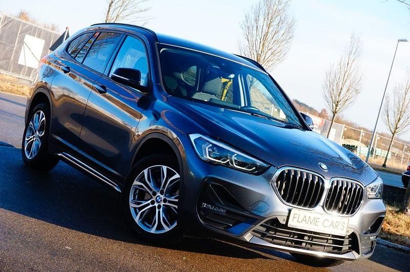 Grau Gebraucht 2022 BMW X1 Sport Line SUV | 25.990 € (Fairer Preis) - Bild 1/4