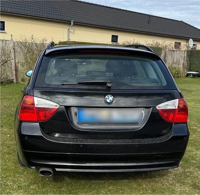 Gebraucht BMW 320 170 PS (125 kW) 2008 Schwarz Kombi