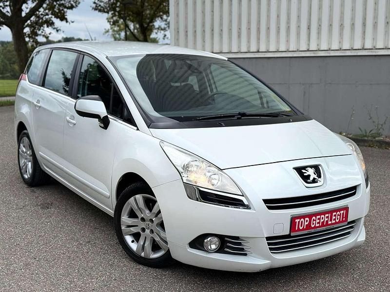 Weiß Gebraucht 2011 Peugeot 5008 Van / Kleinbus | 3.450 € (Fairer Preis) - Bild 1/4