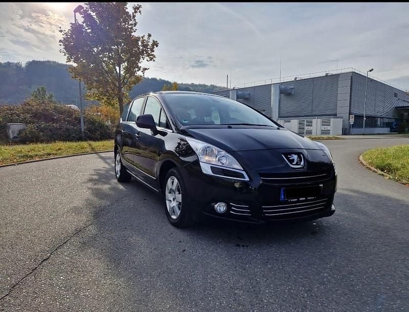 Schwarz Gebraucht 2012 Peugeot 5008 Active Van / Kleinbus | 4.500 € (Fairer Preis) - Bild 1/4
