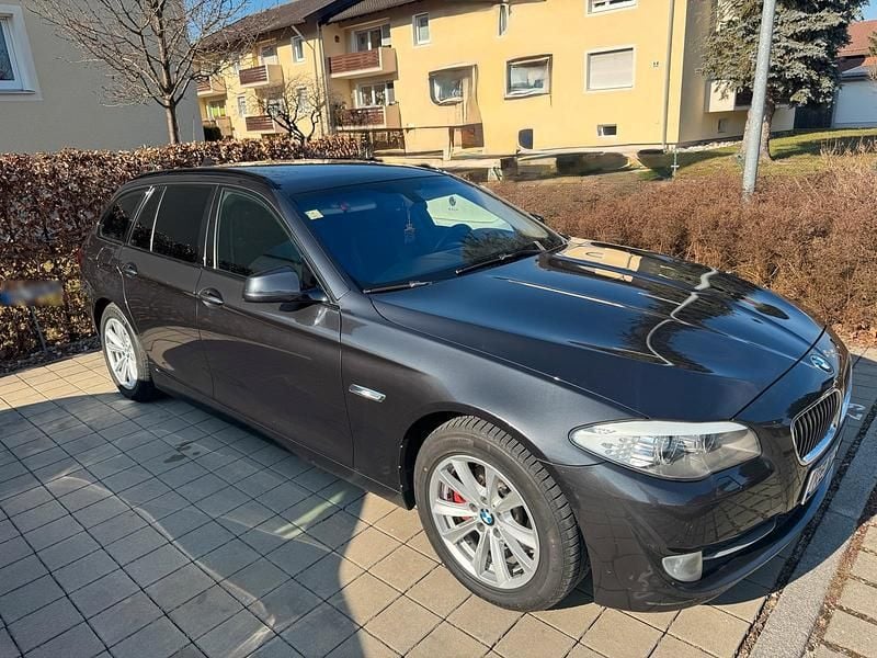 Gebraucht BMW 520 184 PS (135 kW) 2012 Grau Kombi
