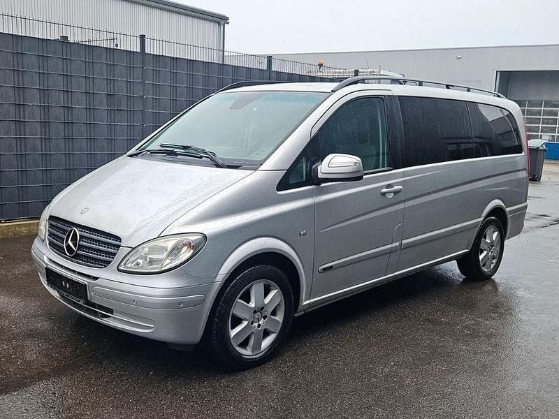 Silber Gebraucht 2011 Mercedes Viano Van / Kleinbus | 15.950 € (Superpreis) - Bild 1/4