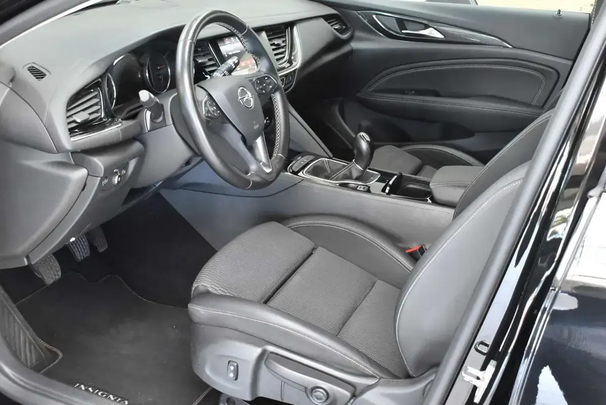 Gebraucht Opel Insignia 165 PS (121 kW) 2018 Onyx schwarz met. Kombi