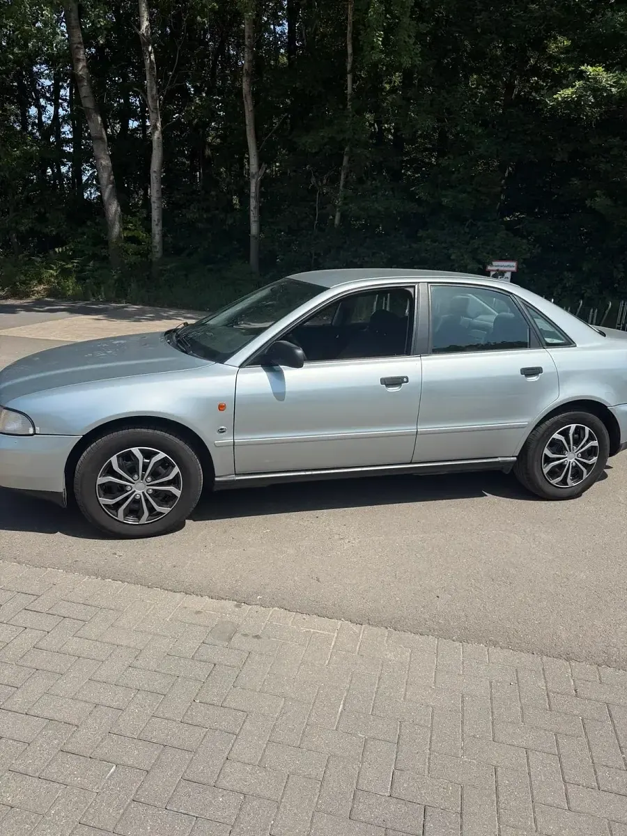 Gebraucht Audi A4 101 PS (74 kW) 1996 Silber Limousine