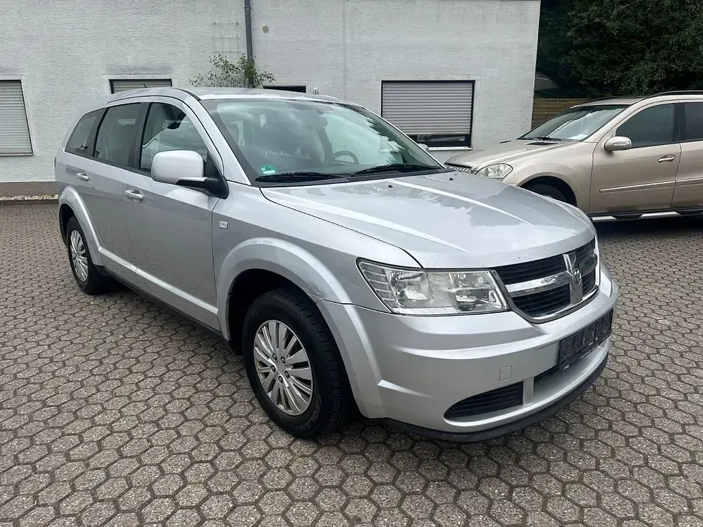 Gebraucht Dodge Journey SE 170 PS (125 kW) 2010 Silber SUV
