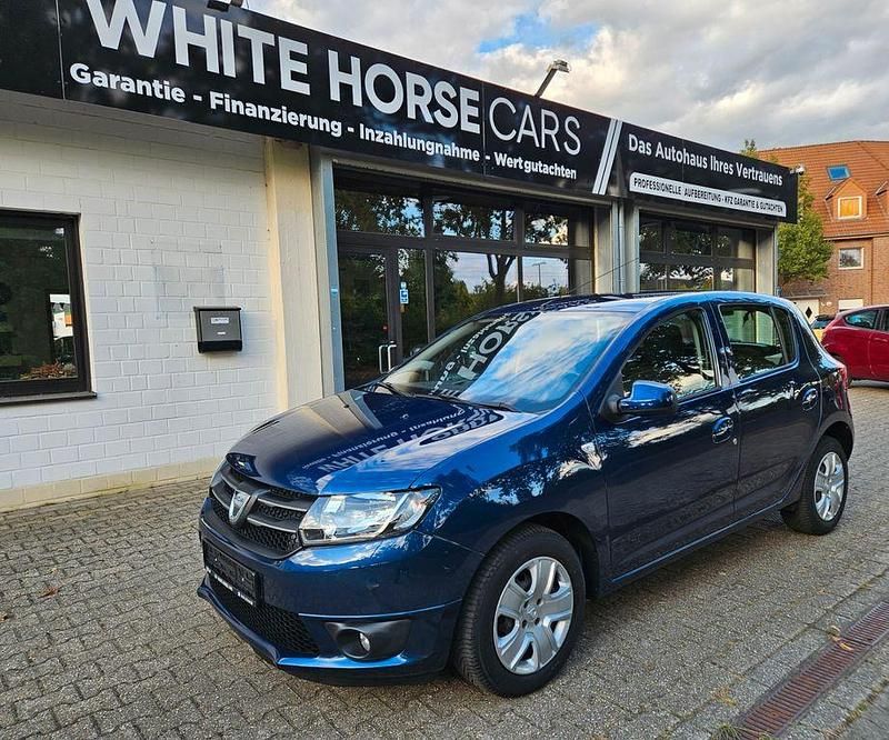 Blau Gebraucht 2015 Dacia Sandero Lauréate Kleinwagen | 5.698 € (Fairer Preis) - Bild 1/4