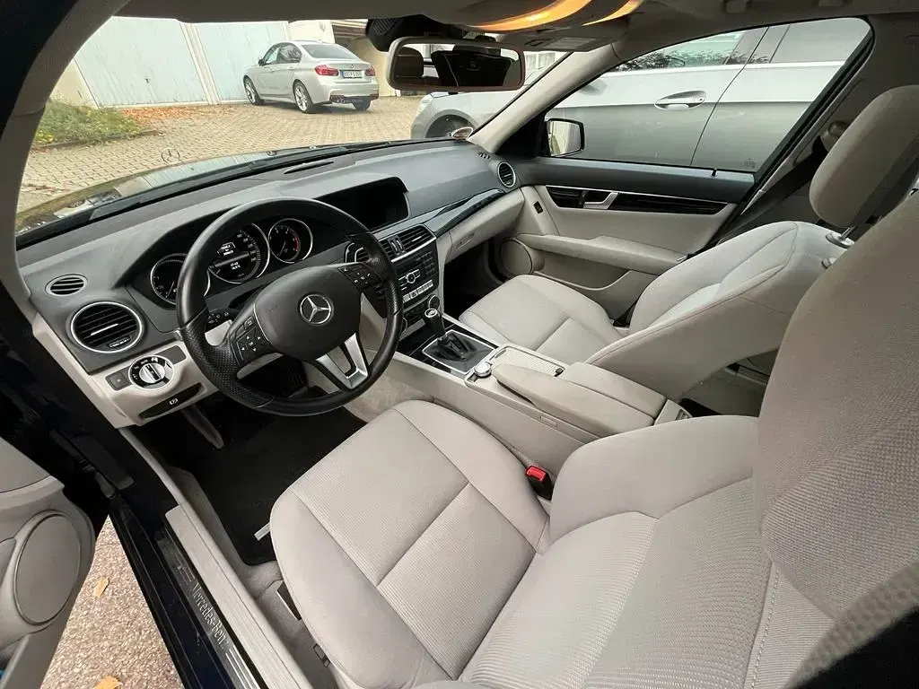 Second-hand Mercedes C220 170 CP (125 kW) 2012 Albastru Berlinǎ