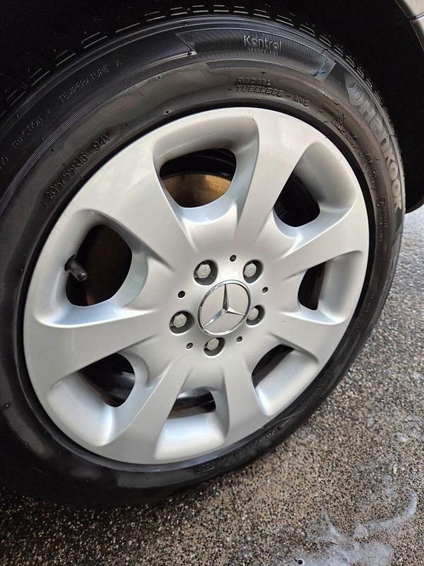 Gebraucht Mercedes C220 Elegance 150 PS (110 kW) 2007 Silber Kombi