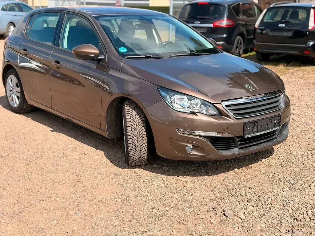 Gebraucht Peugeot 308 Active 125 PS (91 kW) 2014 Rich oak Limousine