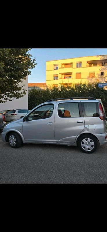 Silber Gebraucht 2005 Toyota Yaris Verso Van / Kleinbus | 2.880 € (Fairer Preis) - Bild 1/1