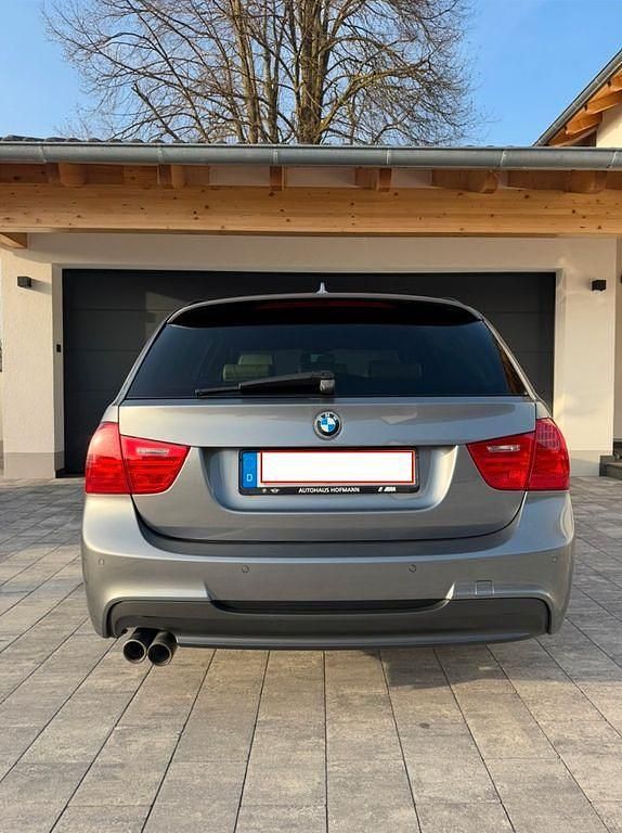 Gebraucht BMW 330 Comfort Edition 245 PS (180 kW) 2011 Grau Kombi