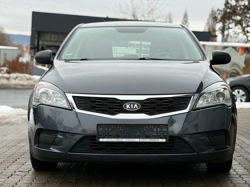 Gebraucht Kia Ceed Attract 90 PS (66 kW) 2010 Grau Kleinwagen