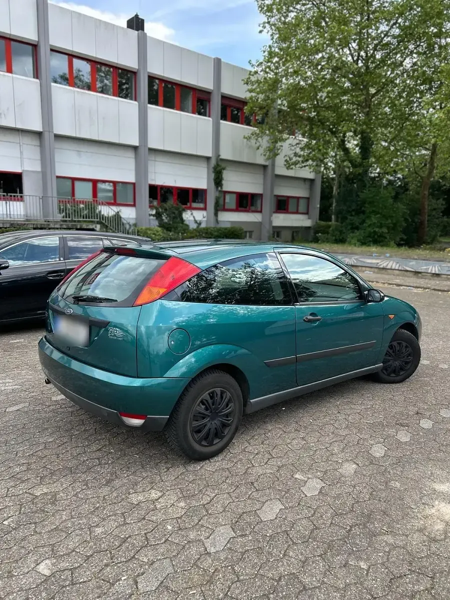 Gebraucht Ford Focus 75 PS (55 kW) 1999 Grün Limousine