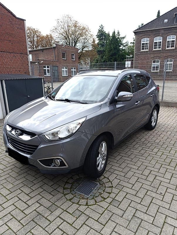 Grau Gebraucht 2012 Hyundai ix35 SUV | 8.970 € - Bild 1/4