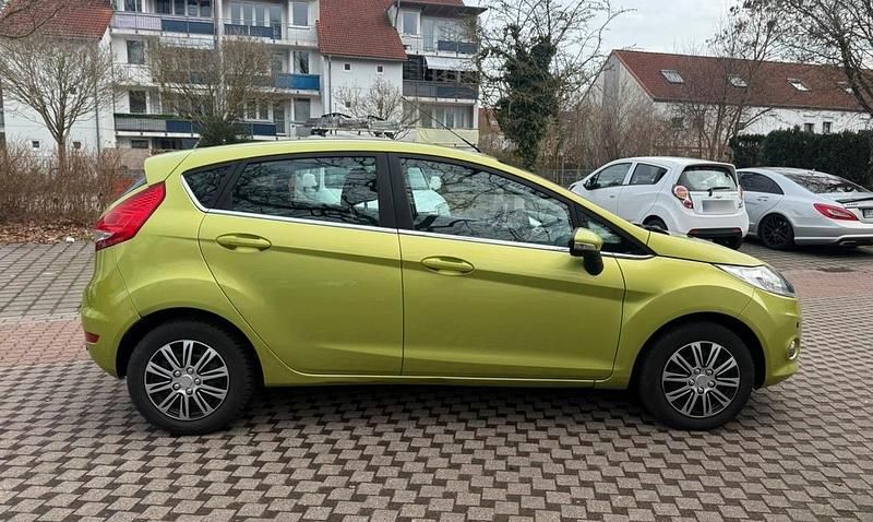 Gebraucht Ford Fiesta 82 PS (60 kW) 2009 Grün Kleinwagen