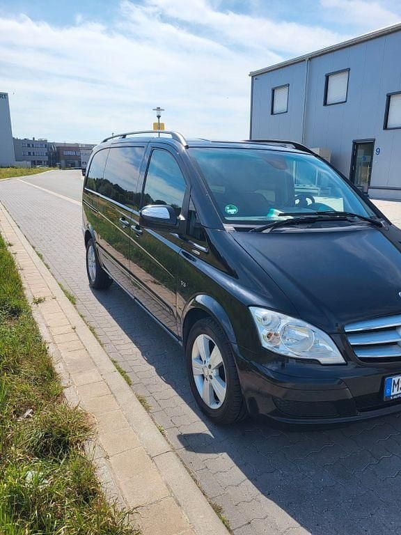 Schwarz Gebraucht 2011 Mercedes Viano Edition Van / Kleinbus | 13.000 € (Guter Preis) - Bild 1/4