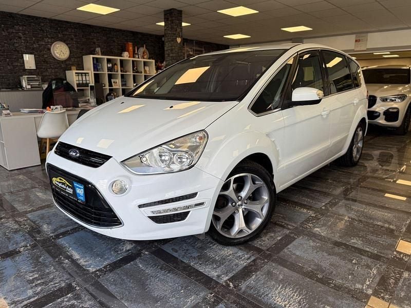Weiß Gebraucht 2011 Ford S-MAX Titanium Van / Kleinbus | 5.950 € (Fairer Preis) - Bild 1/4