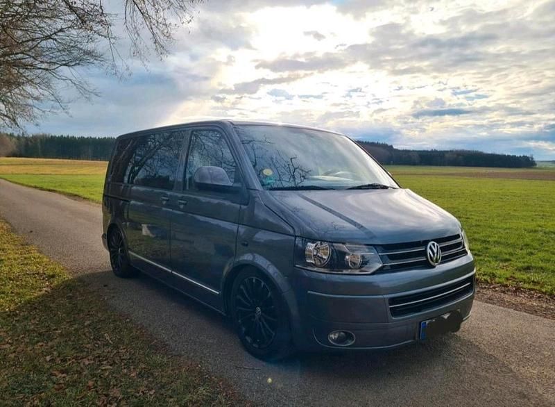 Grau Gebraucht 2010 VW Multivan Highline Van | 18.900 € (Fairer Preis) - Bild 1/4