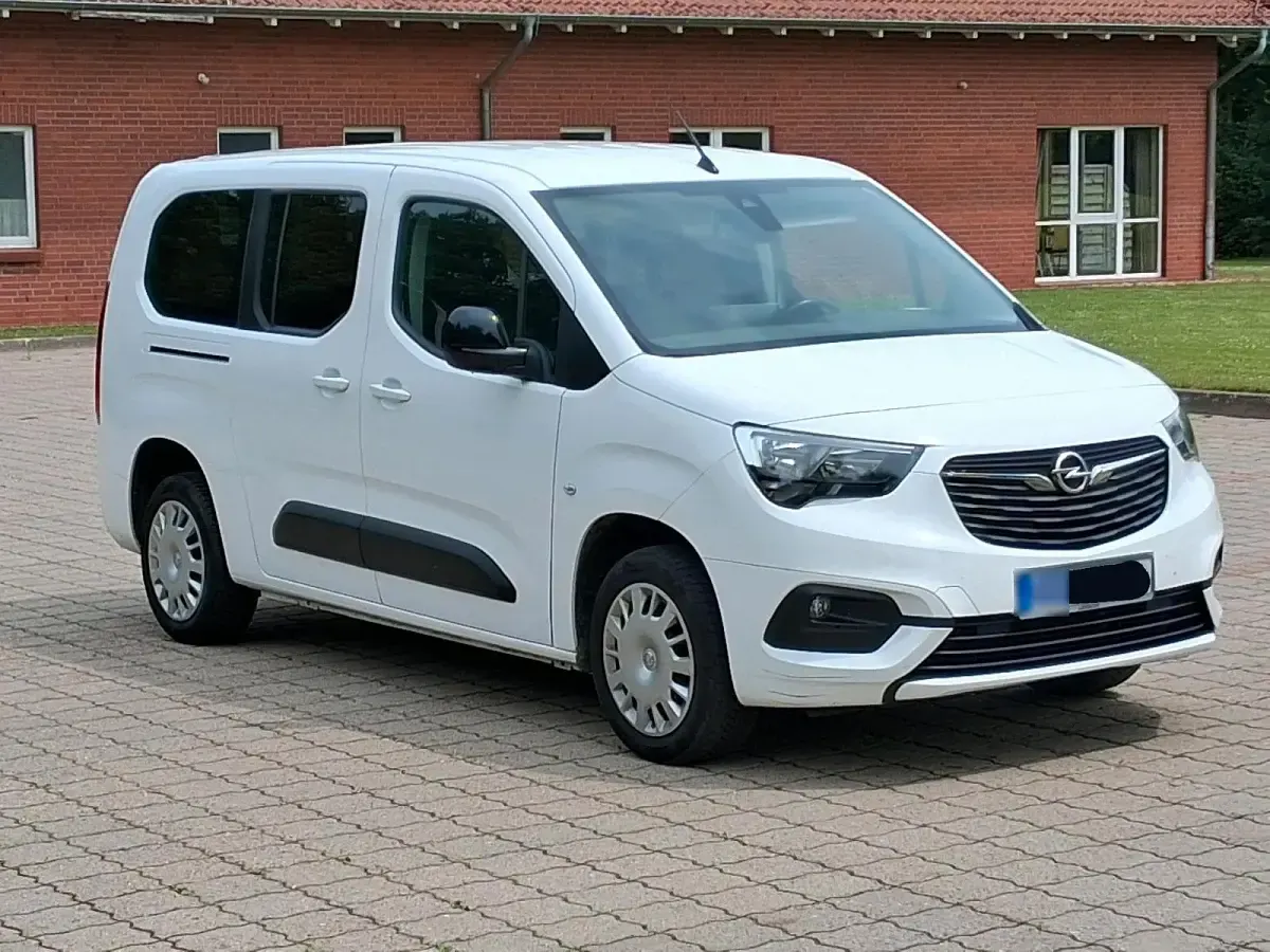 Gebraucht Opel Combo Elegance 131 PS (96 kW) 2022 Weiß Van / Kleinbus