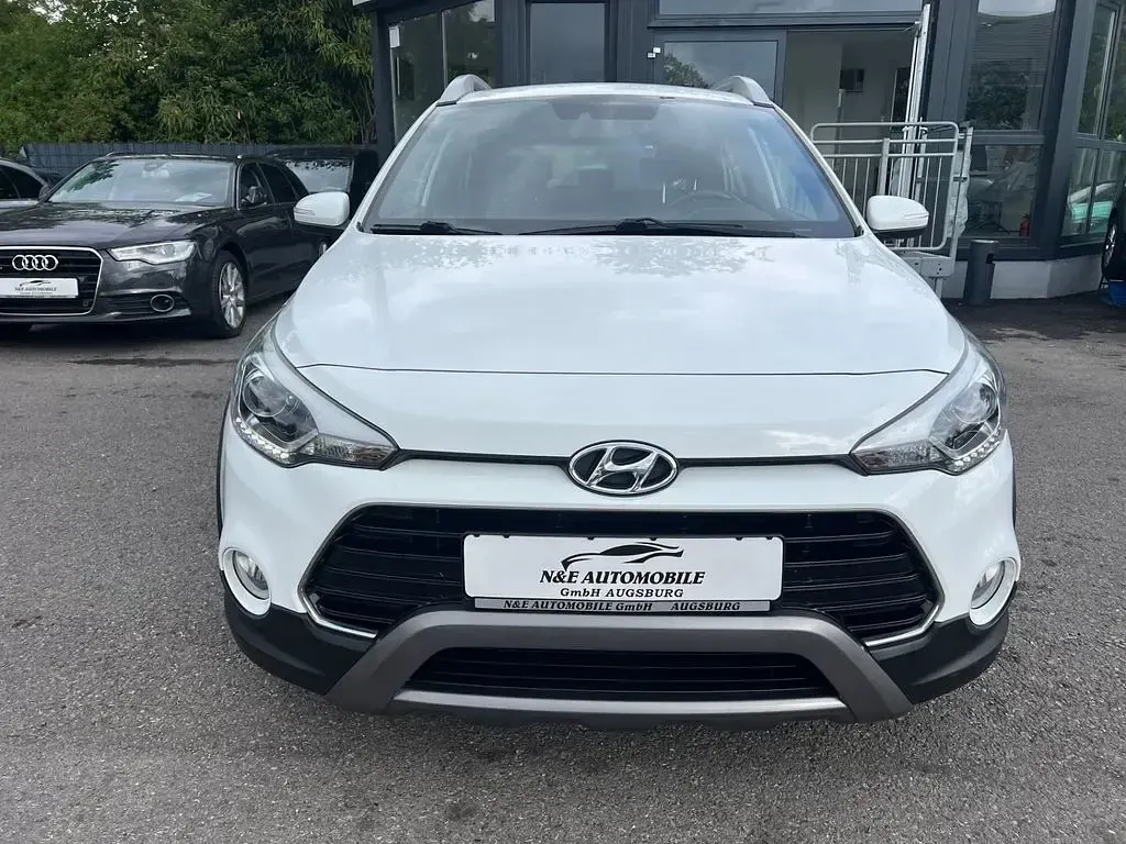 Gebraucht Hyundai i20 Active 101 PS (74 kW) 2017 Weiß Limousine