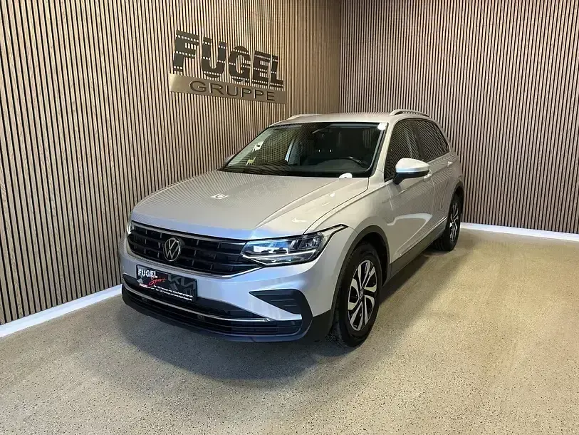 Używany VW Tiguan Active 150 KM (110 kW) 2021 Srebrny SUV