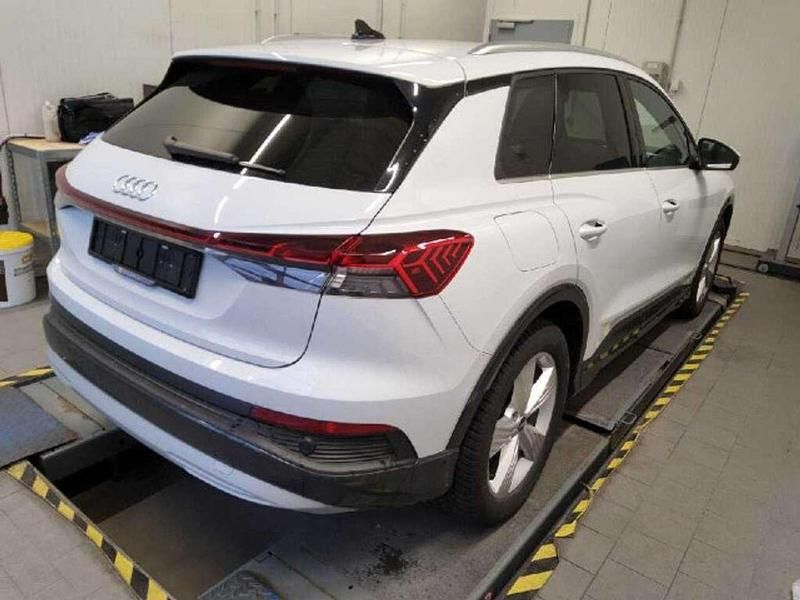 Gebraucht Audi Q4 e-tron Advanced 125 kW (170 PS) 2022 Gletscherweiß metallic SUV