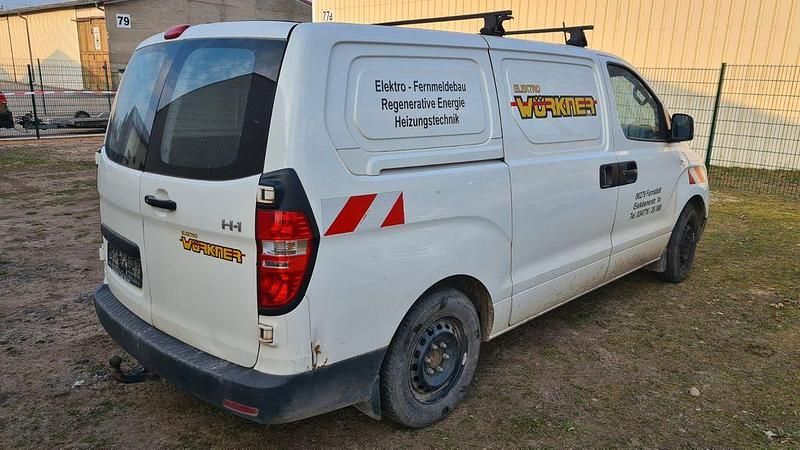 Gebraucht Hyundai H-1 110 PS (80 kW) 2009 Weiß Van / Kleinbus
