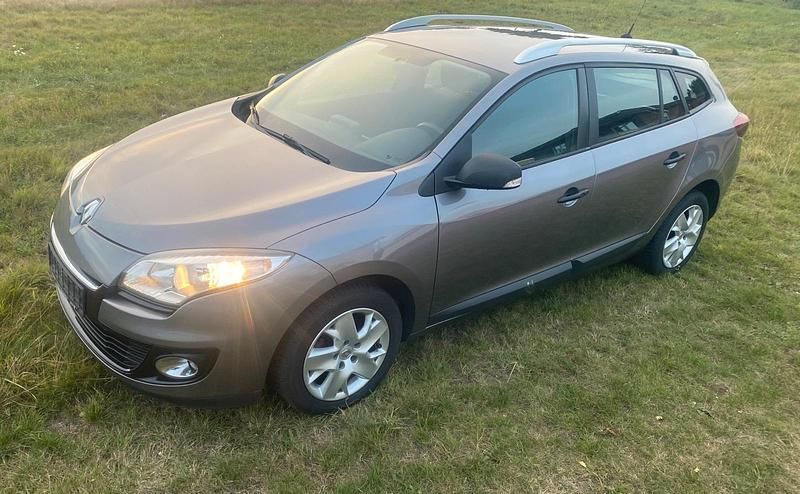 Grau Gebraucht 2013 Renault Mégane GrandTour Kombi | 4.750 € (Fairer Preis) - Bild 1/4