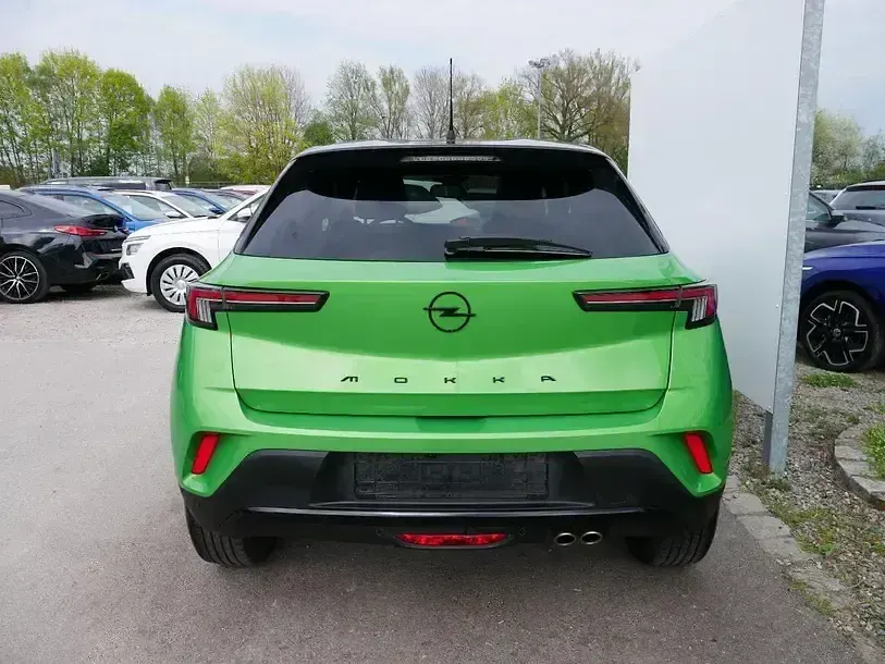 Gebraucht Opel Mokka 131 PS (96 kW) 2022 Matcha grün schwarz dach SUV