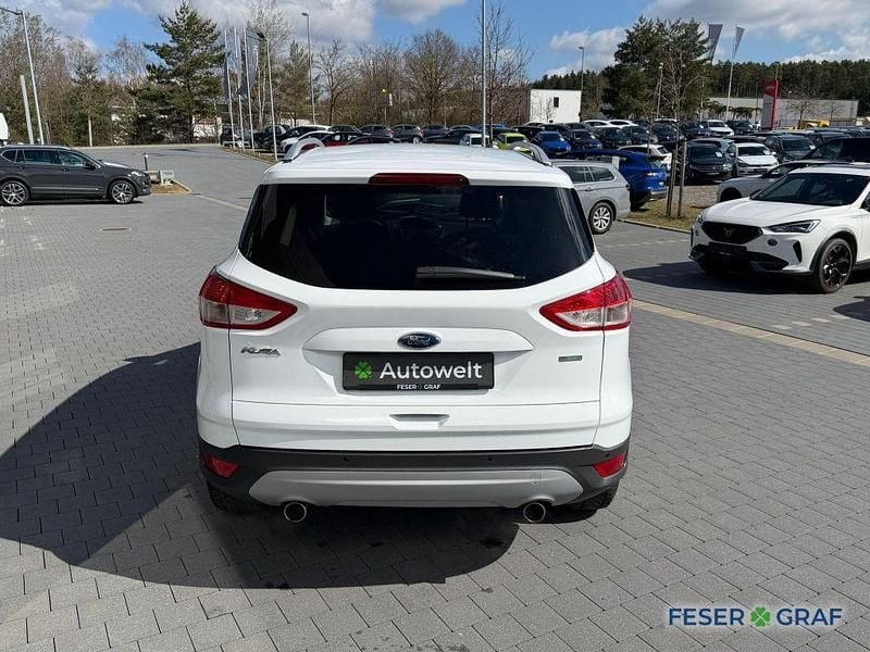 Używany Ford Kuga Trend 120 KM (88 kW) 2016 Biały SUV