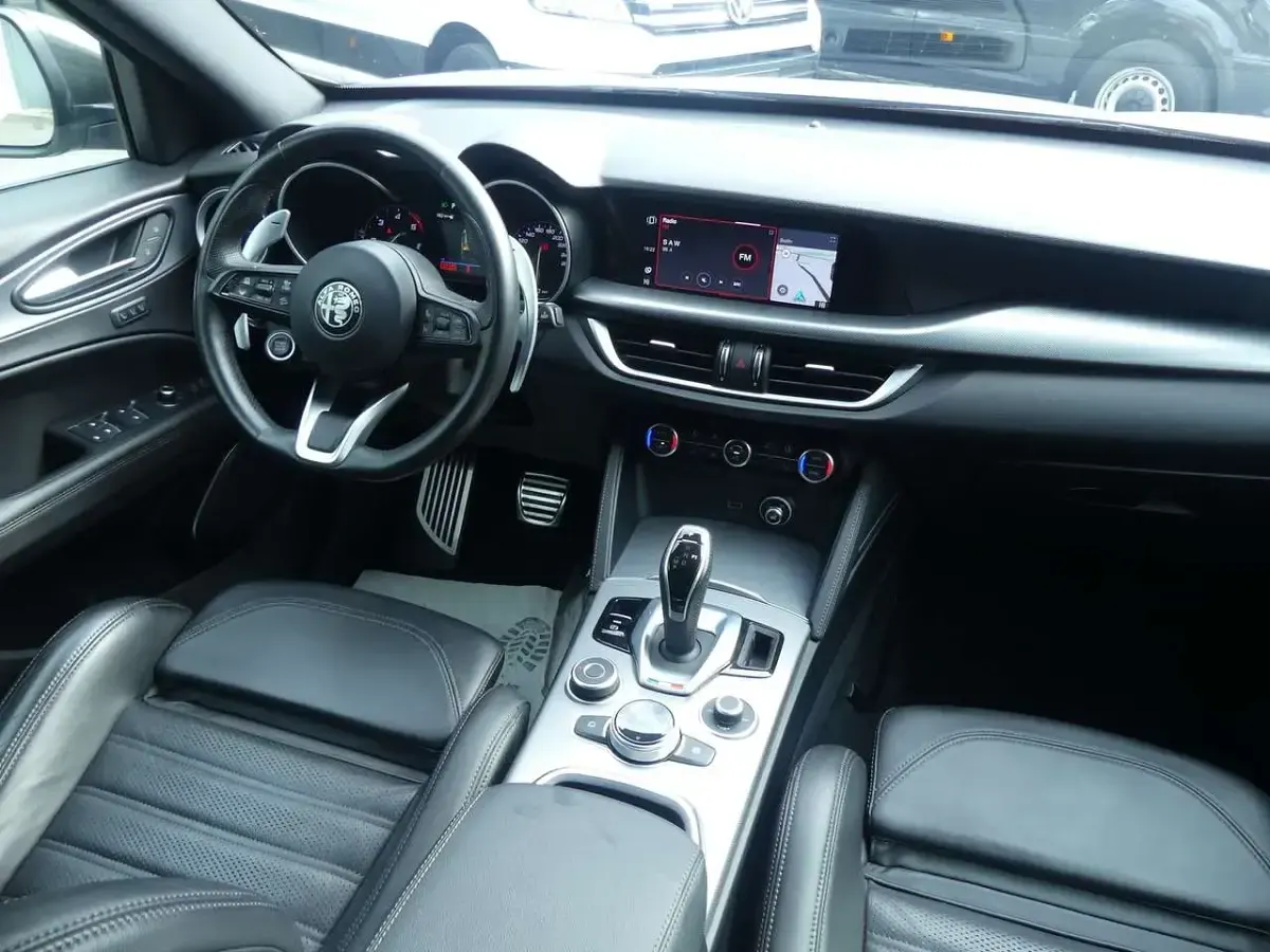 Gebraucht Alfa Romeo Stelvio Veloce 209 PS (153 kW) 2022 Bianco dorato SUV