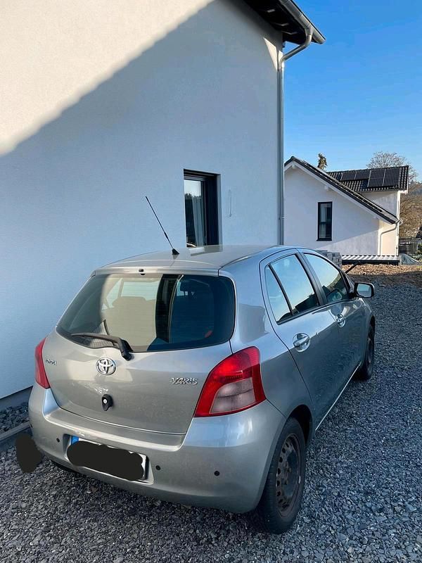 Gebraucht Toyota Yaris 87 PS (63 kW) 2007 Silber Kleinwagen