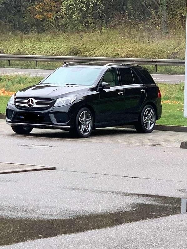 Schwarz Gebraucht 2016 Mercedes GLE350 AMG line SUV | 33.000 € (Etwas zu teuer) - Bild 1/4