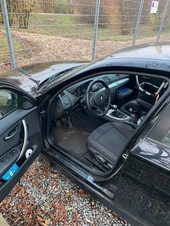Gebraucht BMW 118 143 PS (105 kW) 2010 Schwarz Kleinwagen