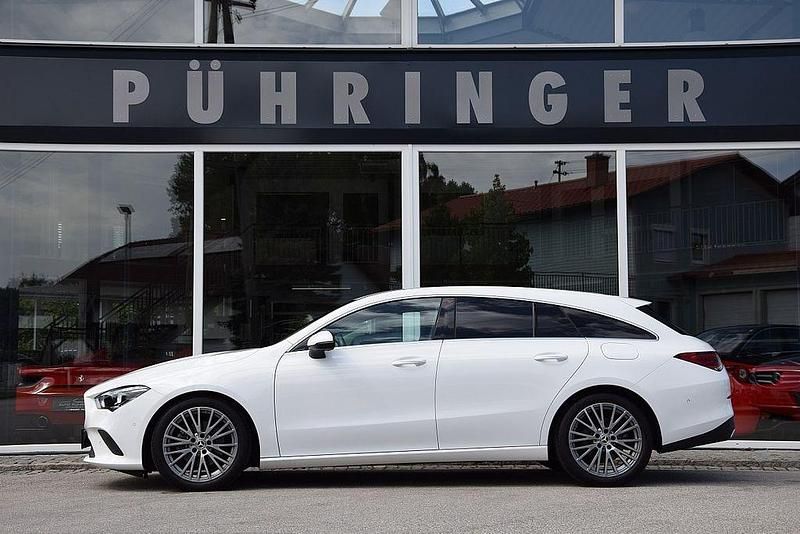 Weiß Gebraucht 2020 Mercedes CLA180 Shooting Brake Kombi | 24.900 € (Etwas zu teuer) - Bild 1/4