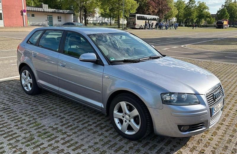 Blau Gebraucht 2004 Audi A3 Sportback Ambiente Limousine | 2.699 € (Fairer Preis) - Bild 1/4