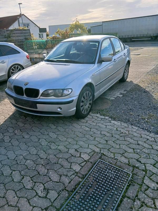 Silber Gebraucht 2004 BMW 318 Limousine | 2.000 € (Guter Preis) - Bild 1/4
