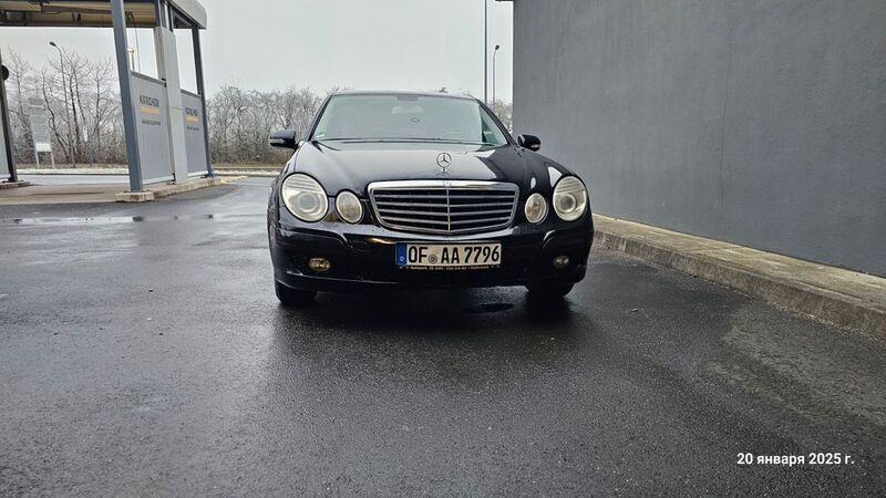 Schwarz Gebraucht 2008 Mercedes E200 Classic Limousine | 5.900 € (Fairer Preis) - Bild 1/4