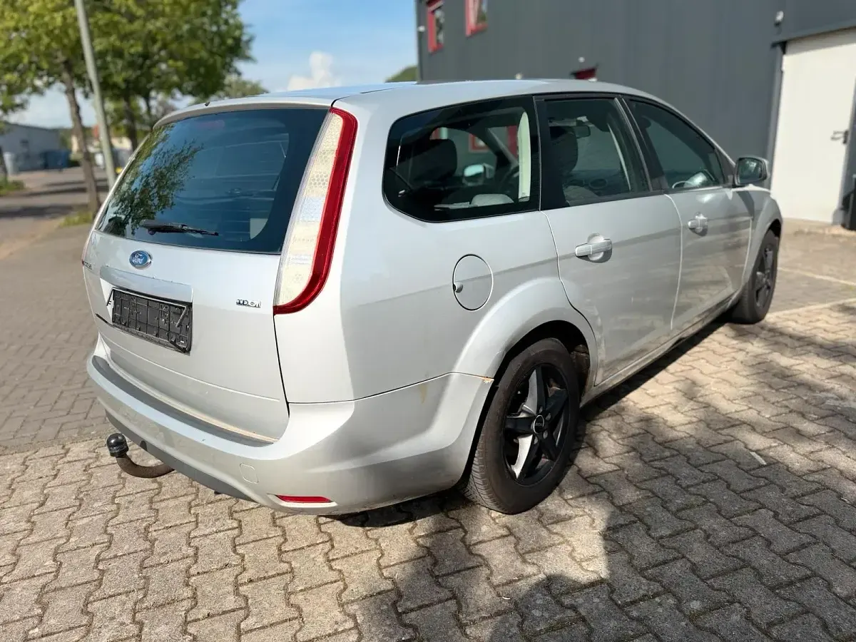 Gebraucht Ford Focus 110 PS (80 kW) 2008 Grau Kombi