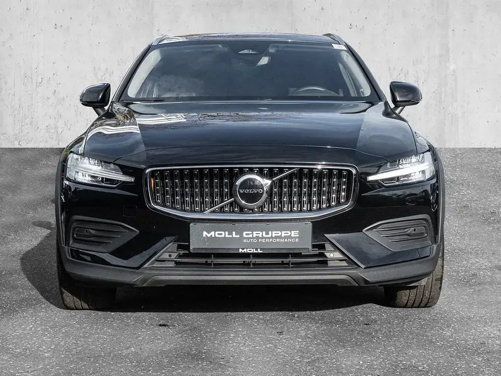 Gebraucht Volvo V60 CC Plus 197 PS (144 kW) 2023 Schwarz Kombi