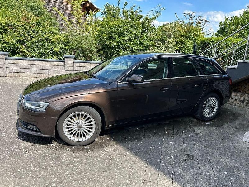 Braun Gebraucht 2013 Audi A4 Ambiente Kombi | 9.100 € (Fairer Preis) - Bild 1/4