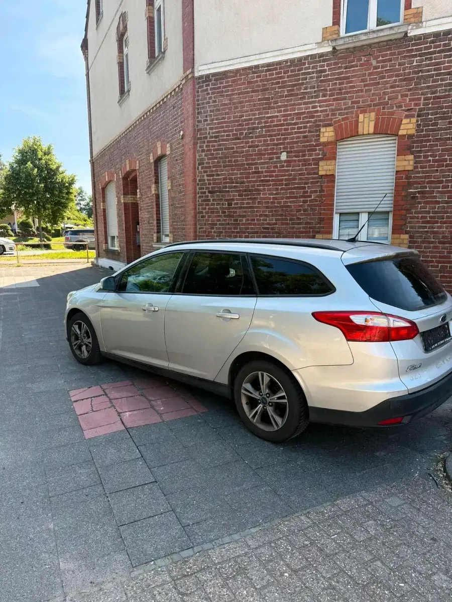 Gebraucht Ford Focus 116 PS (85 kW) 2014 Grau Kombi