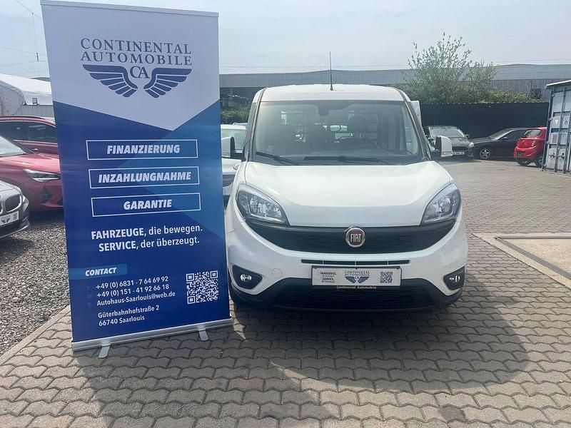 Weiß Gebraucht 2020 Fiat Doblò Van / Kleinbus | 15.499 € (Teuer) - Bild 1/4