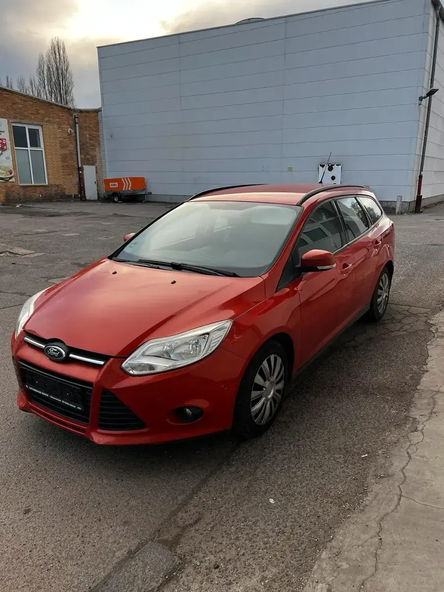 Gebraucht Ford Focus 115 PS (84 kW) 2011 Orange Kombi