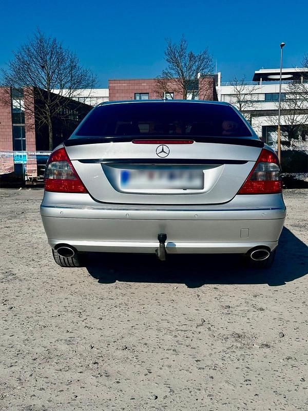 Gebraucht Mercedes E320 Elegance 225 PS (165 kW) 2008 Silber Limousine