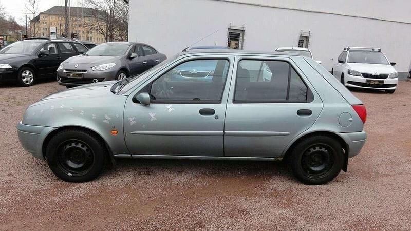 Gebraucht Ford Fiesta Ghia 75 PS (55 kW) 2001 Aquarius metallic Kleinwagen